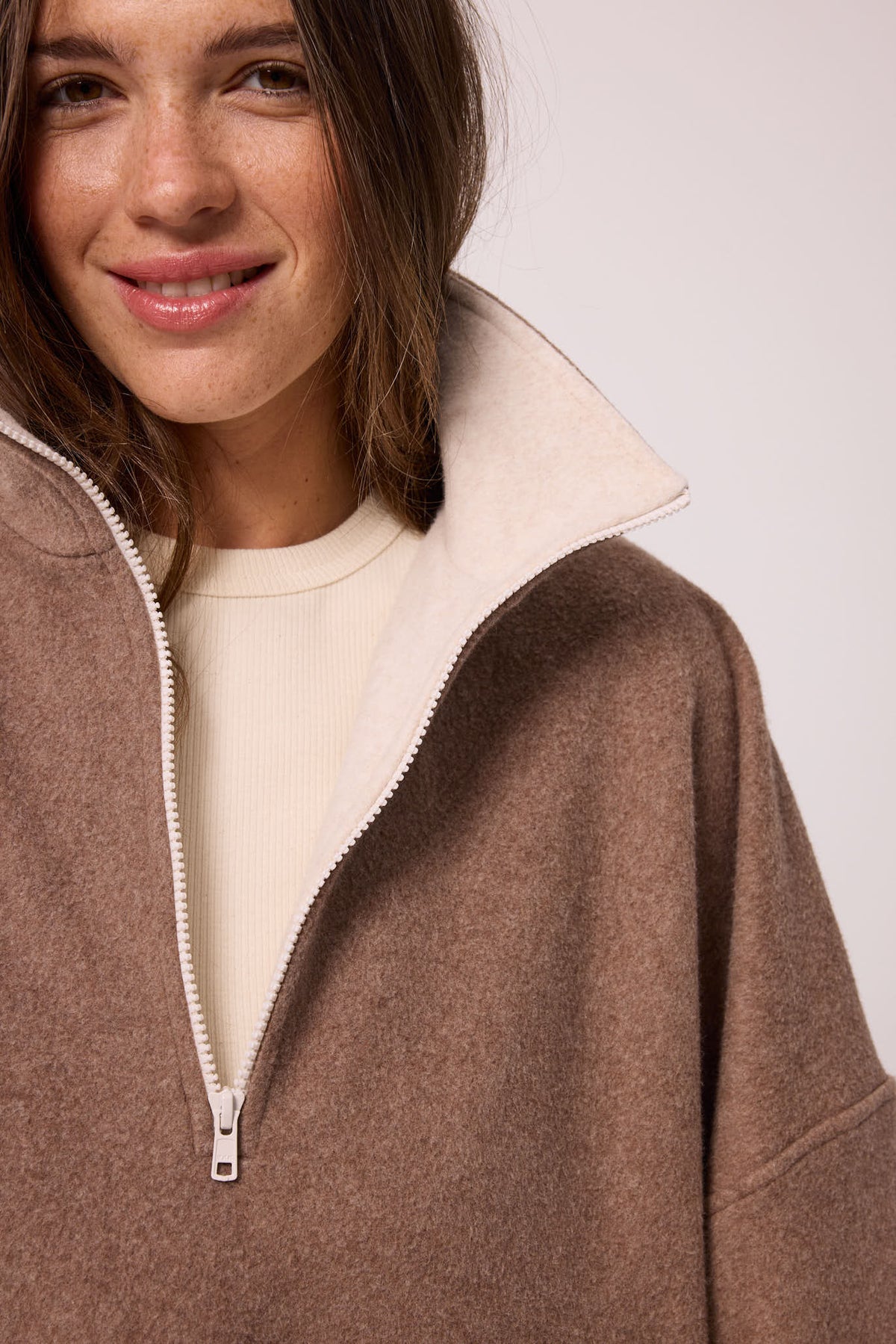 SWEATSHIRT AUS 100% BAUMWOLLE – MOCHA MELANGE