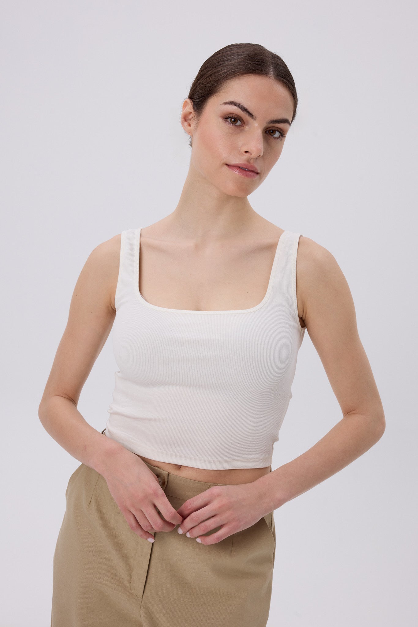 GERIPPTES TANKTOP OFF WHITE