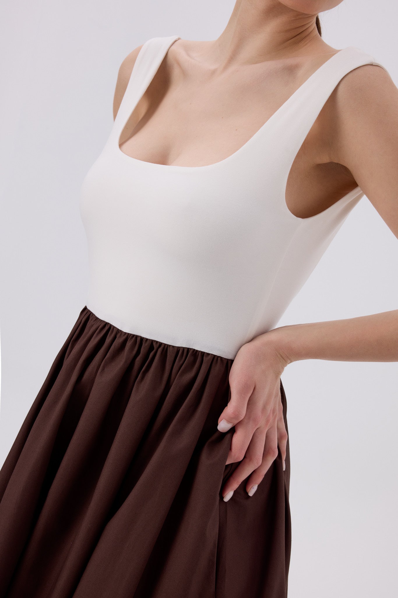 ATRANI KLEID OFF WHITE / BRAUN