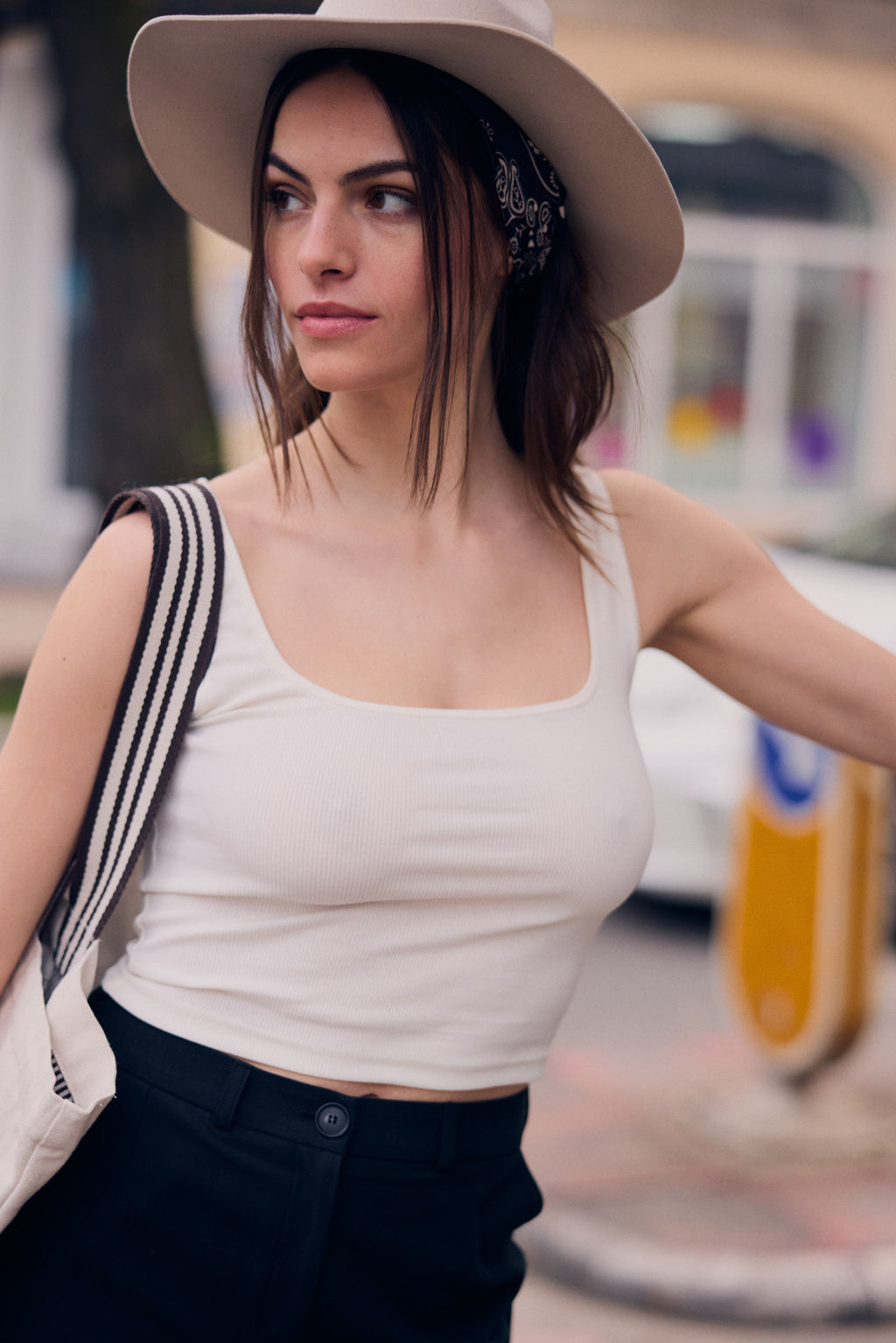 GERIPPTES TANKTOP OFF WHITE